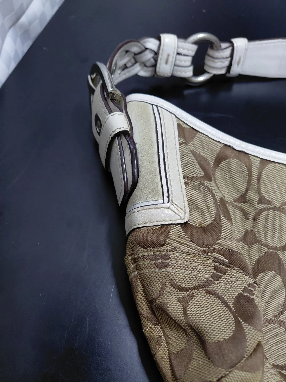 Coach classic signature
